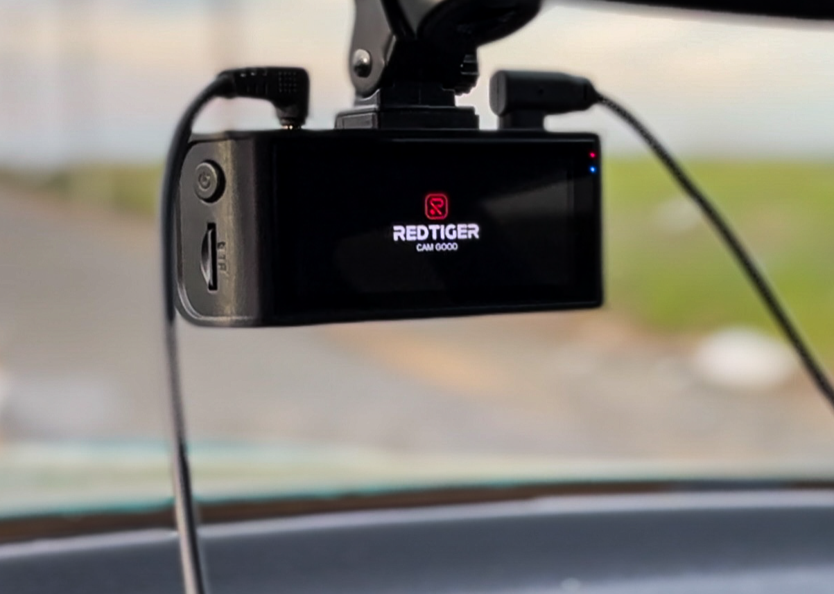 How to hide dash cam cables during installation